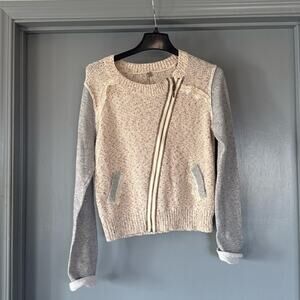 BKE  Asymetrical Front Zip Women's Size M Sweater Lace Faux Pockets